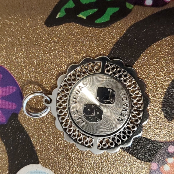 π vintage Las Vegas charm - Picture 1 of 4